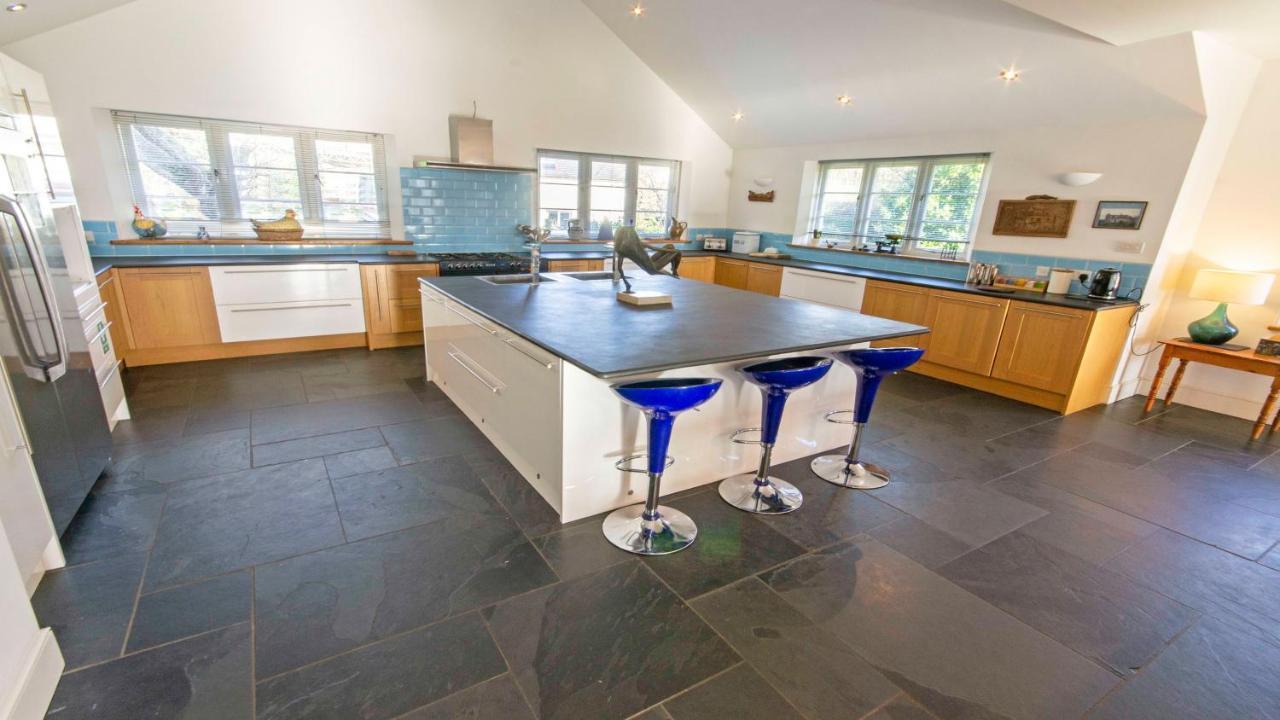 Crowborough Farm: Sophisticated Countryside Retreat for 14 Villa Georgeham Exterior photo