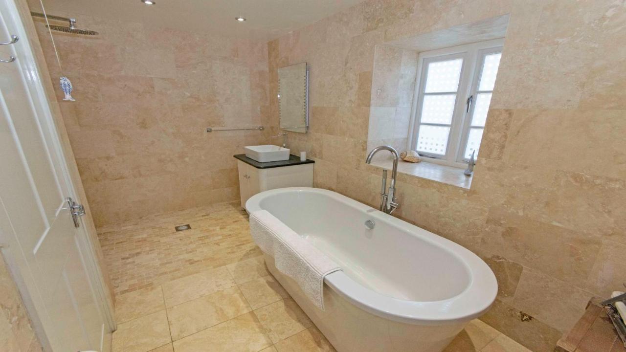 Crowborough Farm: Sophisticated Countryside Retreat for 14 Villa Georgeham Exterior photo